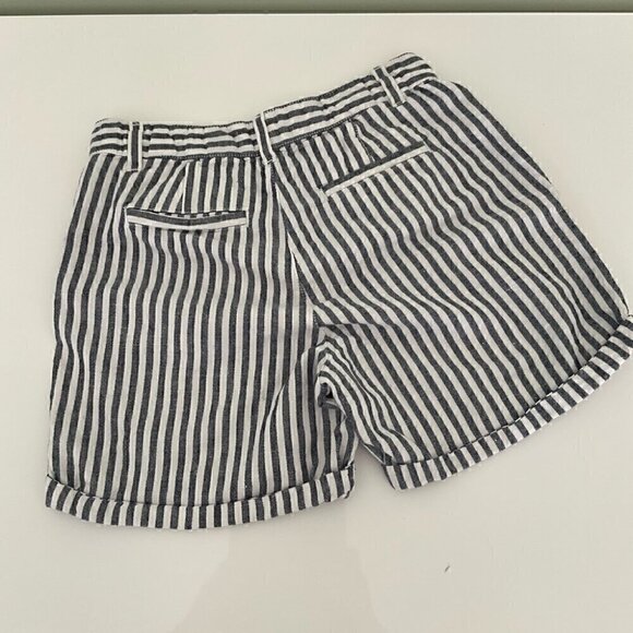 GAP Girlfriend  Chino Shorts - Picture 4 of 6